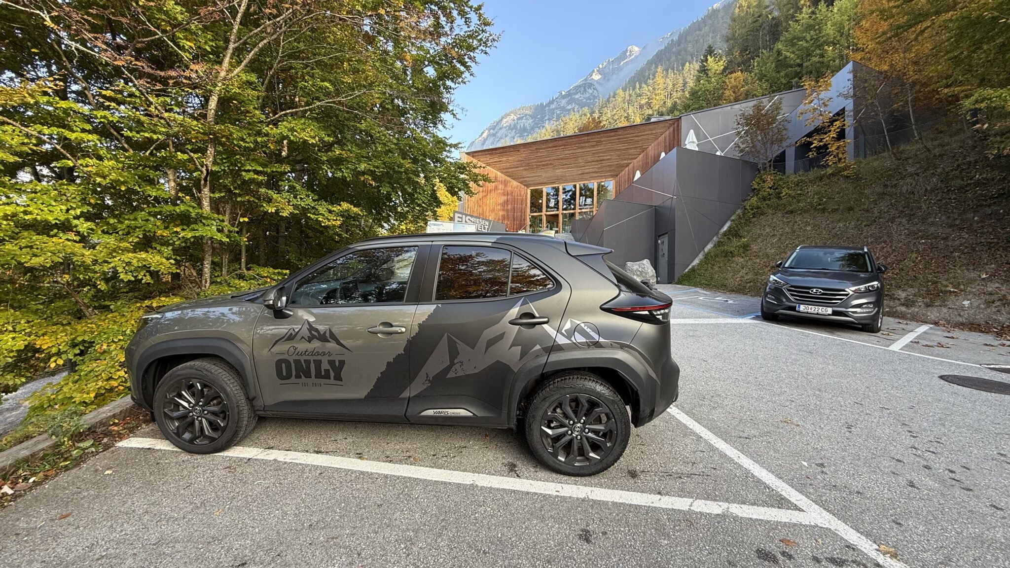 eisriesenwelt-ingang-met-outdooronly-auto