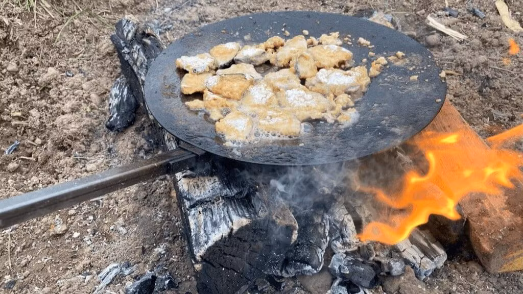 Gefrituurde aubergine met mediterrane twist 18 De aubergine bak in korte tijd goudbruin.jpg
