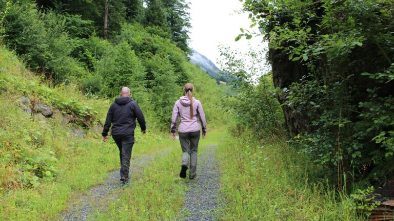 helly-hansen-odin-lightweight-stretch-hooded-insulator-2-0-review-2