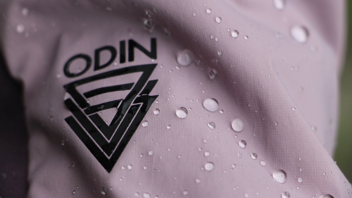 helly-hansen-odin-lightweight-stretch-hooded-insulator-2-0-review-7
