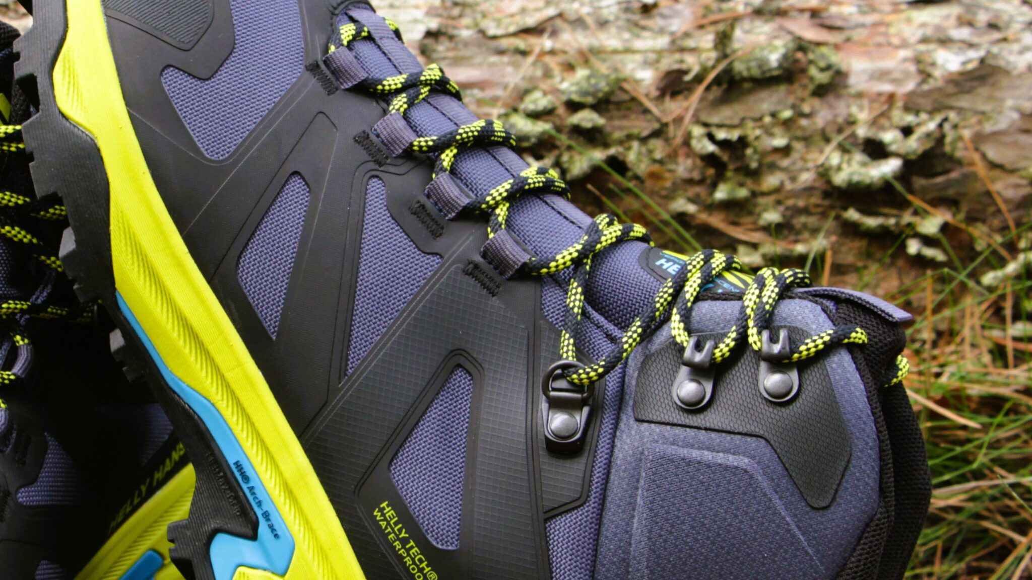 helly hansen ascender mid close up scaled