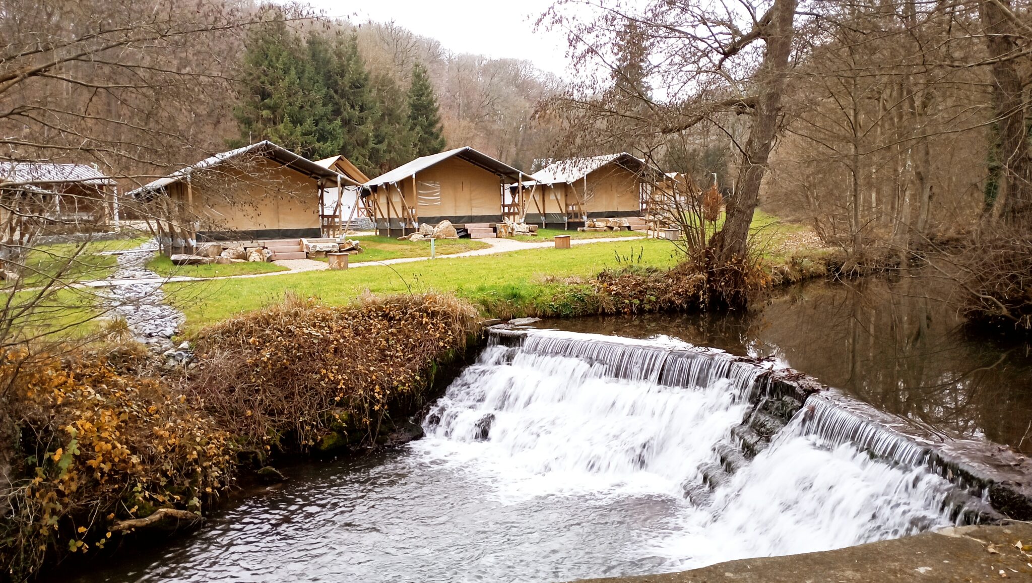 Prachtige waterval in de nabije omgeving van Resort Namur Nature