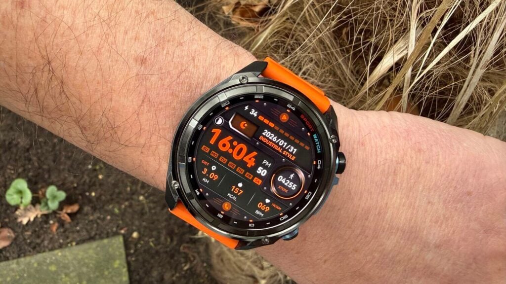 KKtick-Tank-T5-on-wrist