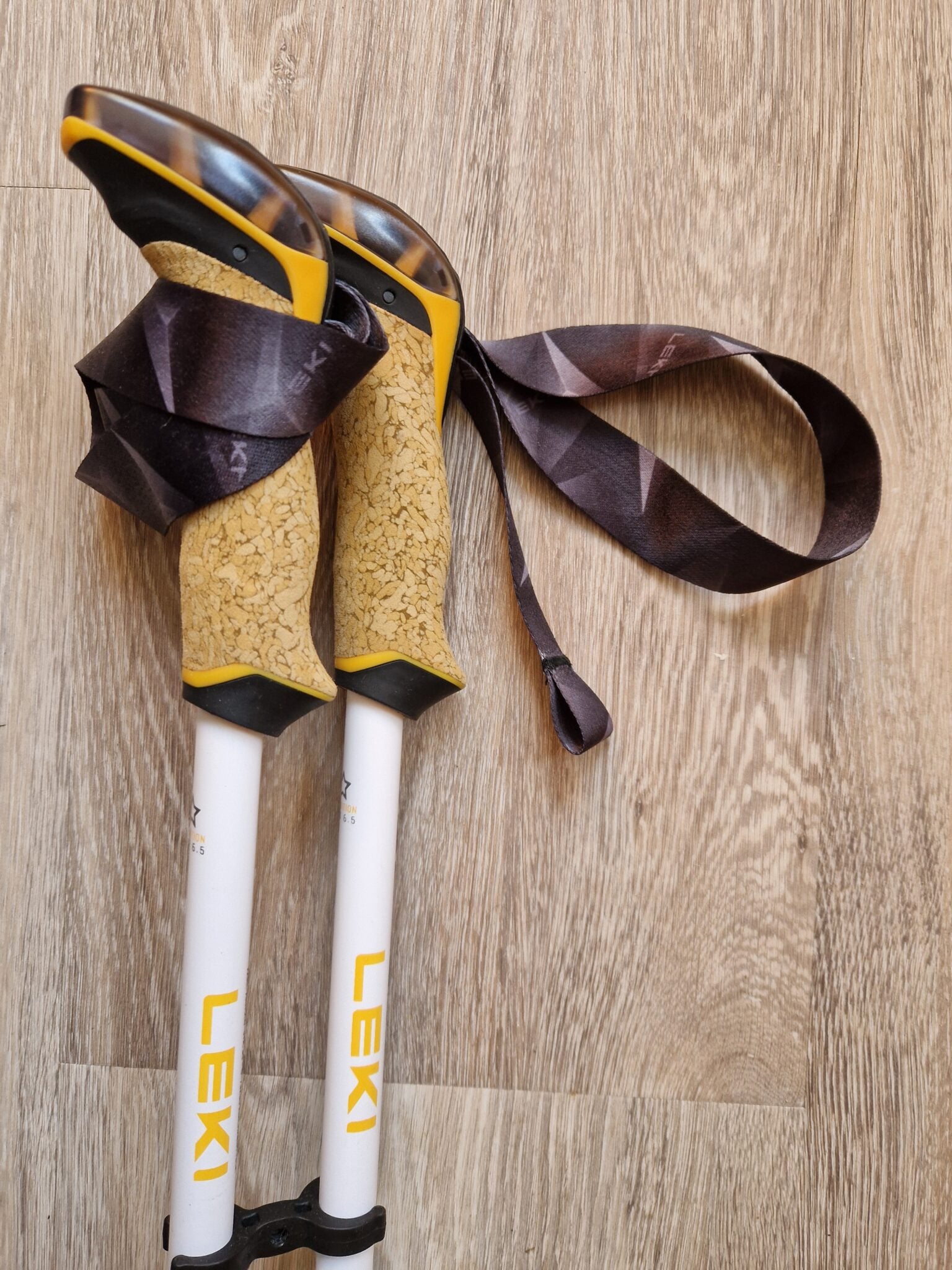 Tour du Mont Blanc: de paklijst en de grammen 18 TMB Leki wandelstokken detail handvatten scaled