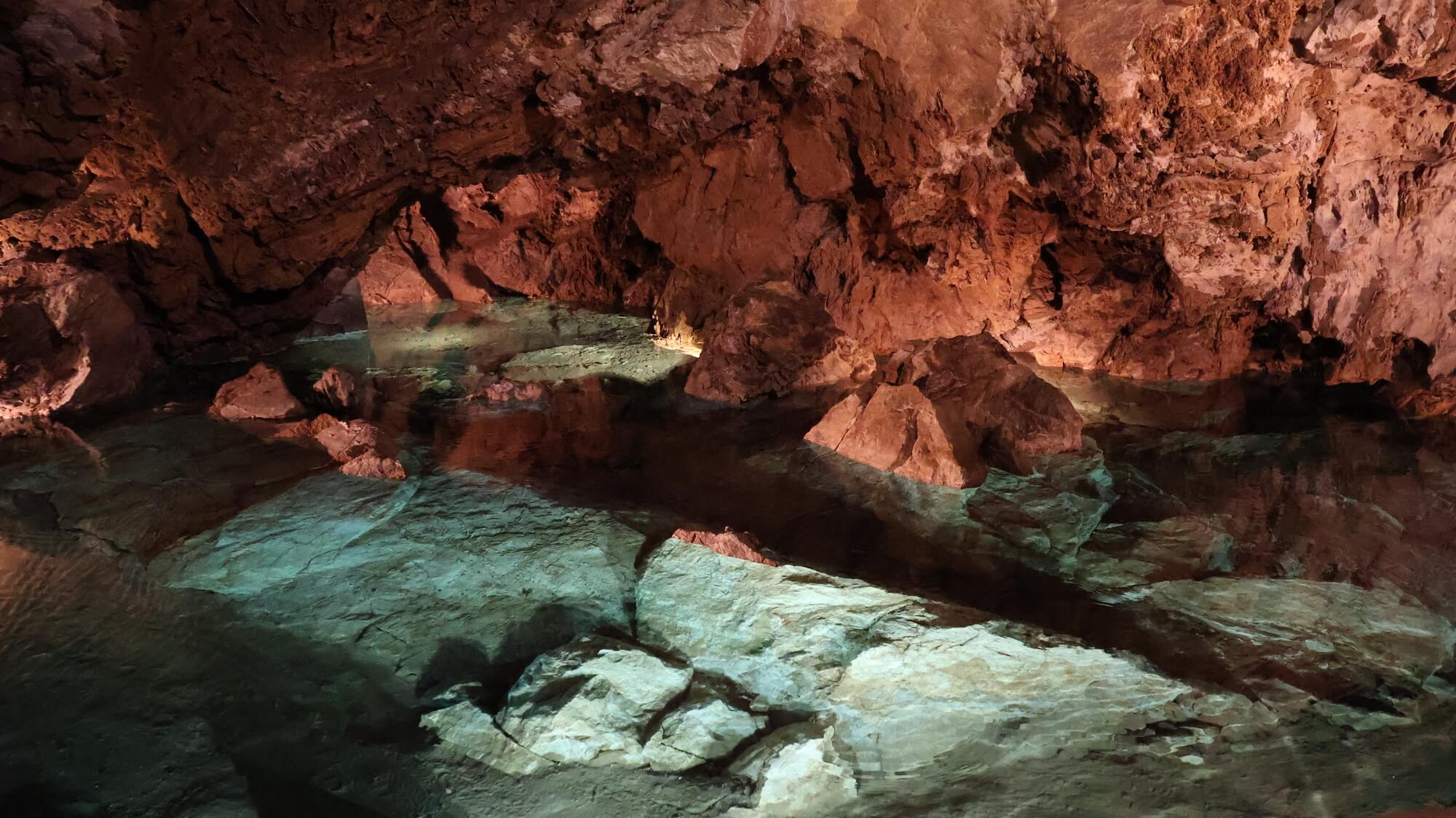 Bozkovské dolomitové jeskyně: de stilte onder de grond in Noord-Bohemen 18 Bozkov-grotten meer