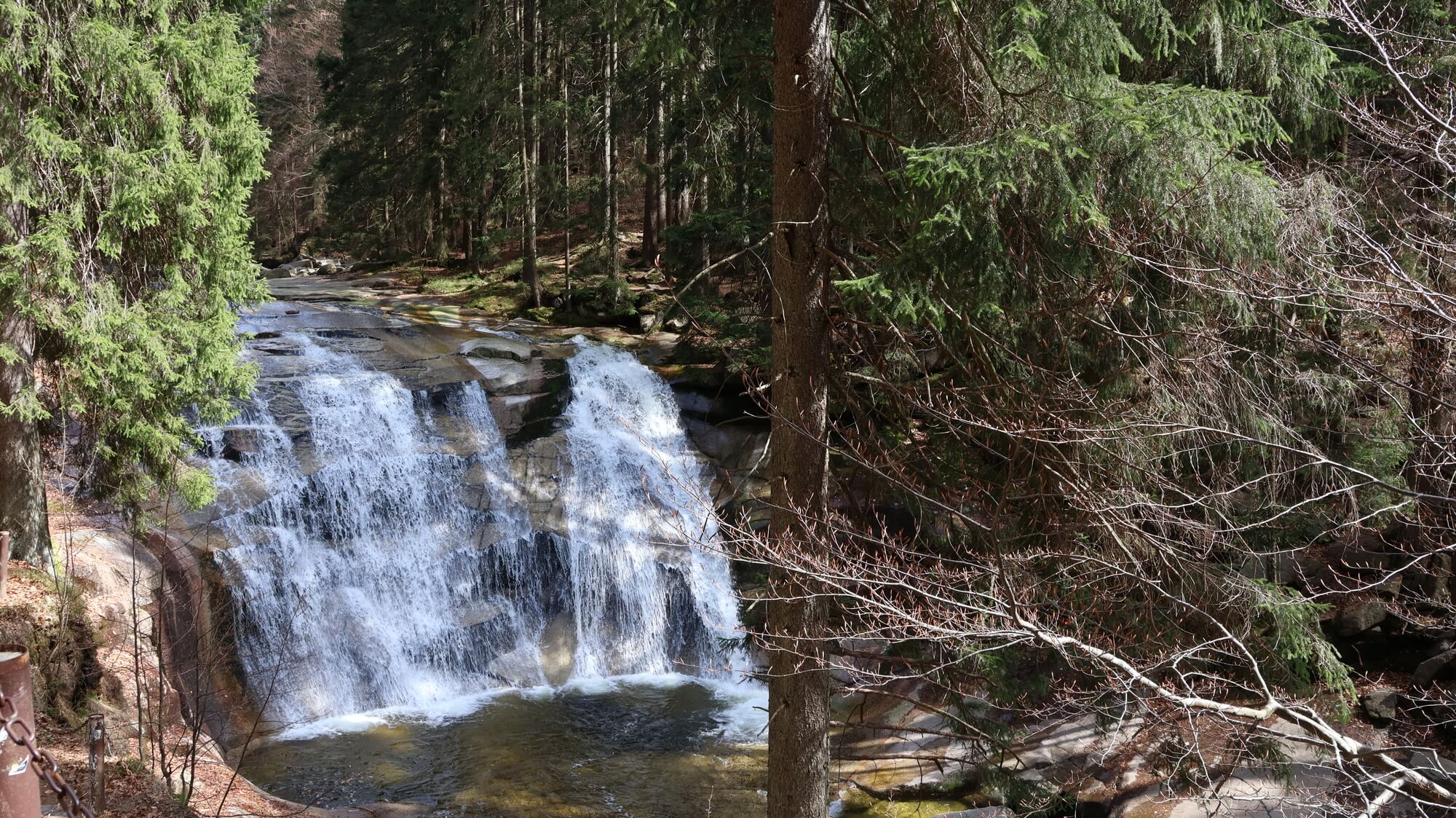 Mumlava-waterval bij Harrachov: waterval met duivelsogen in het Reuzengebergte 16 Mumlava waterval