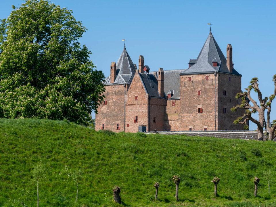 Wandelen in de Bommelerwaard: Munnikenland en Loevestein 1 Slot-Loevestein