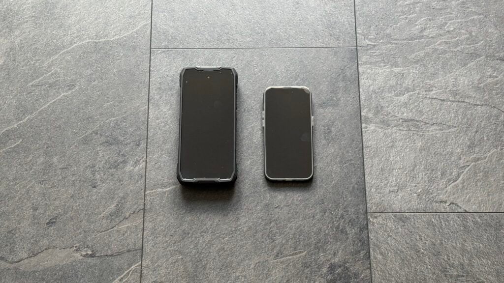 Oscal Pilot 5 review: een rugged telefoon voor outdoor 4 links Pilot 5 - Rechts Iphone 14 pro