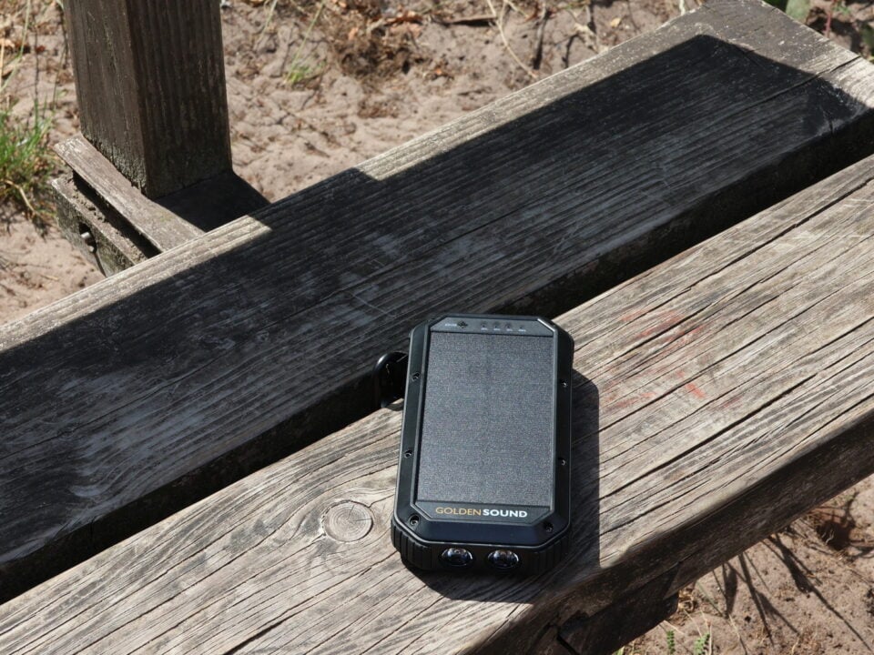 Golden Sound Solar Powerbank 27.000 mAh review 1 Golden-Sound-Solar-Powerbank-op-bank