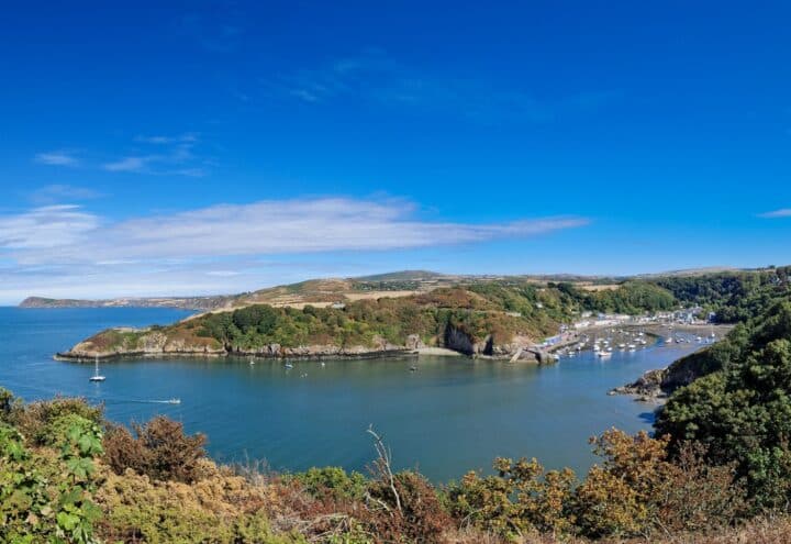 Baai aan de kust van Pembrokeshire