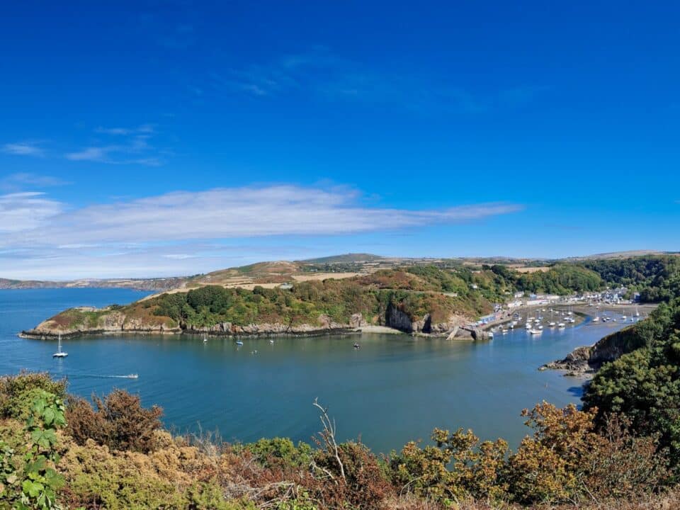 Baai aan de kust van Pembrokeshire